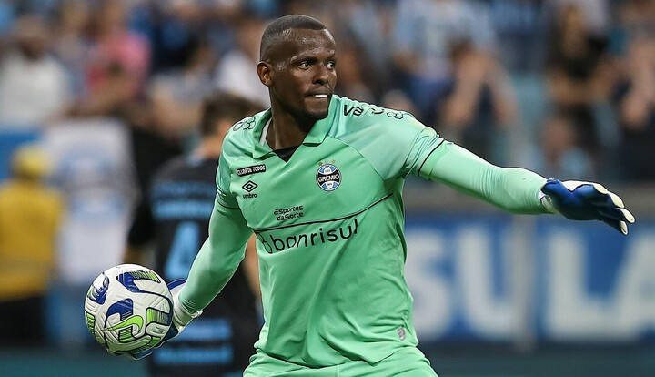 Thủ môn Caique hiện đang thử việc Nam Định FC.