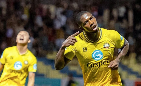 Tiền đạo Rimario nỗ lực nhập tịch Việt Nam.