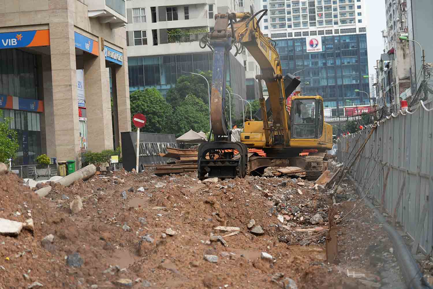 Công trường dự án mở rộng đường Nguyễn Tuân chiều 14.8. Ảnh: Sóng Hữu