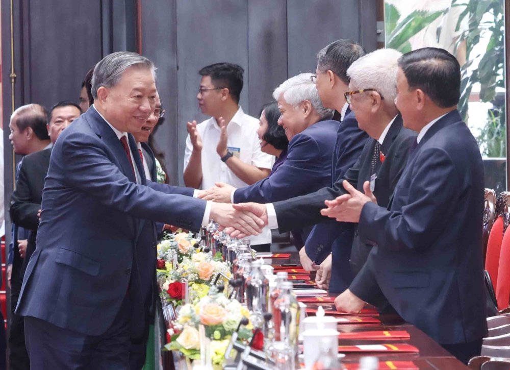 Tổng Bí thư chủ trì buổi gặp mặt các đồng chí nguyên lãnh đạo Đảng, Nhà nước. Ảnh: TTXVN