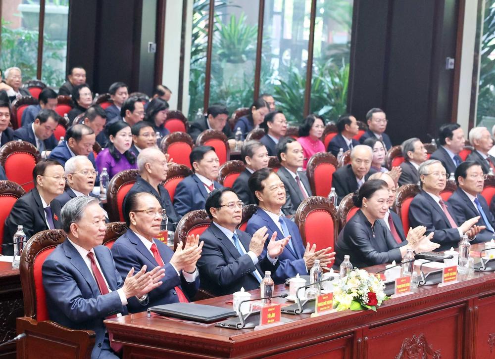 Tổng Bí thư và các lãnh đạo, nguyên lãnh đạo Đảng, Nhà nước tại buổi gặp mặt. Ảnh: TTXVN