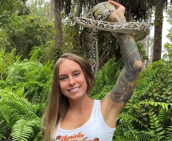 Taylor Stanberry là người chiến thắng trong chương trình Python Challenge 2025. Cô nhận được 10.000 USD nhờ loại bỏ 60 con trăn Miến Điện trong cuộc thi kéo dài 10 ngày vừa qua.