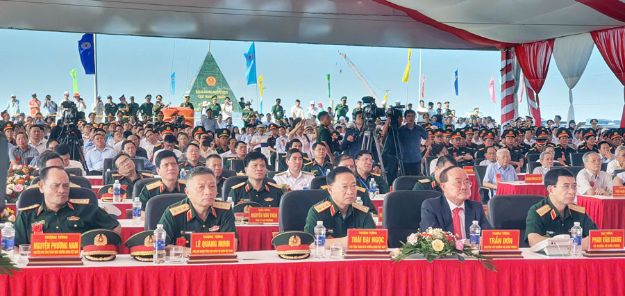 Các đại biểu tham dự lễ khởi công tại điểm cầu Đất Mũi, tỉnh Cà Mau. Ảnh: Nhật Hồ