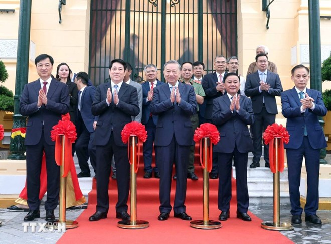 Tổng Bí thư và Chủ tịch nước dự Lễ bàn giao Trụ sở làm việc Cơ quan Chủ tịch nước