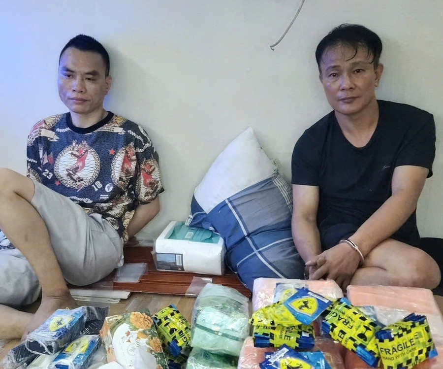 Các đối tượng trong đường dây ma túy cùng tang vật của vụ án. (Ảnh: CATP)