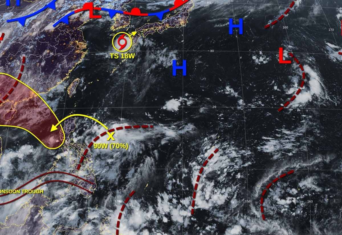 JTWC dự báo áp thấp nhiệt đới hướng về vùng biển miền Trung - miền Bắc Việt Nam. Ảnh: JTWC