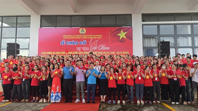 Hơn 500 công nhân Hải Phòng dự lễ chào cờ Tự hào Việt Nam