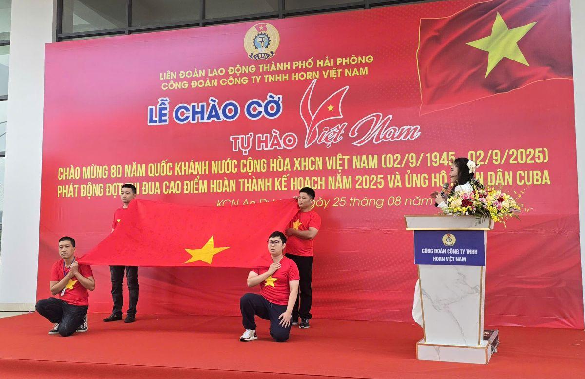 Lễ chào cờ diễn ra trong không khí trang nghiêm, hướng tới kỉ niệm 80 năm Quốc khánh 2.9. Ảnh: Mai Dung