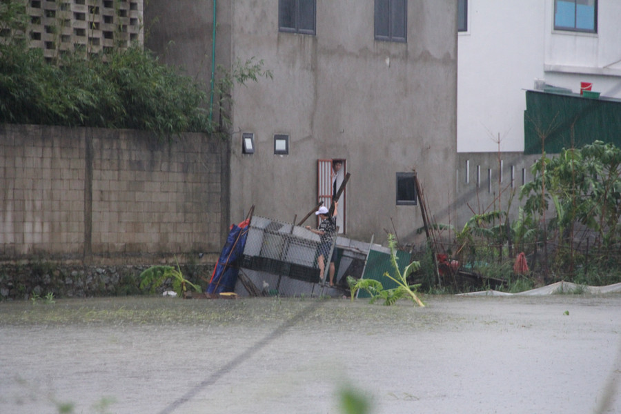 Một số khu vực bắt đầu ngập cục bộ. 1.jpg