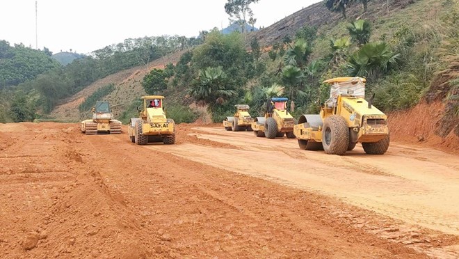 Thi công xuyên lễ trên công trường cao tốc Tuyên Quang - Hà Giang