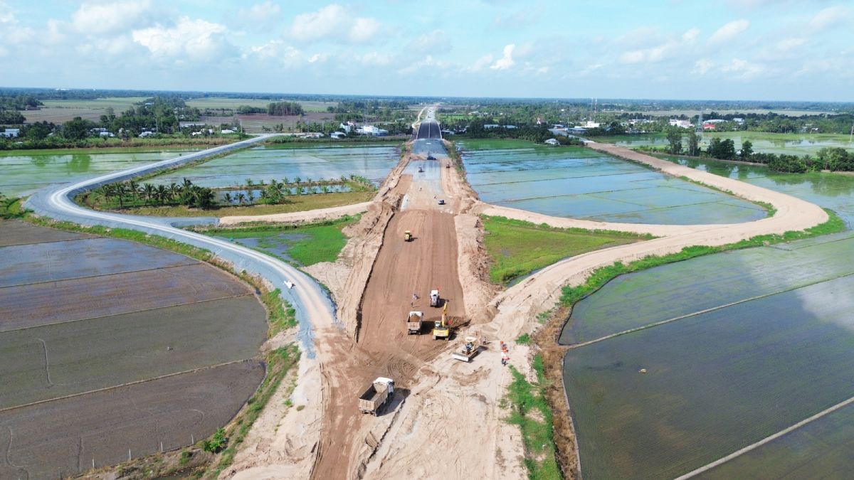 Cao tốc Cần Thơ - Cà Mau nhìn từ trên cao. Ảnh: Tạ Quang