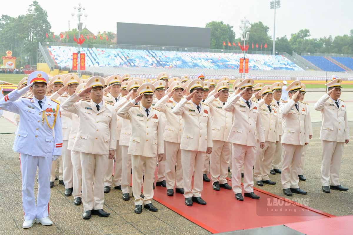 Đoàn đại biểu Đảng ủy Công an Trung ương, Bộ Công an tưởng nhớ Chủ tịch Hồ Chí Minh. Ảnh: Hải Nguyễn
