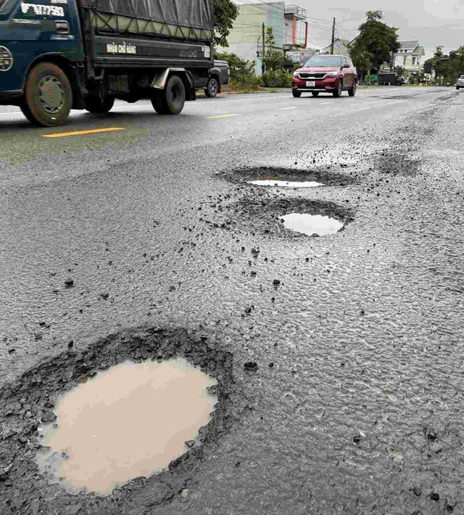 Rót 3.600 tỉ đồng vào Quốc lộ 19, đường vừa xong đã hư hỏng nhiều đoạn