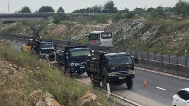 Cơ quan chức năng tại Lâm Đồng nỗ lực khắc phục sự cố. (Ảnh: QT)