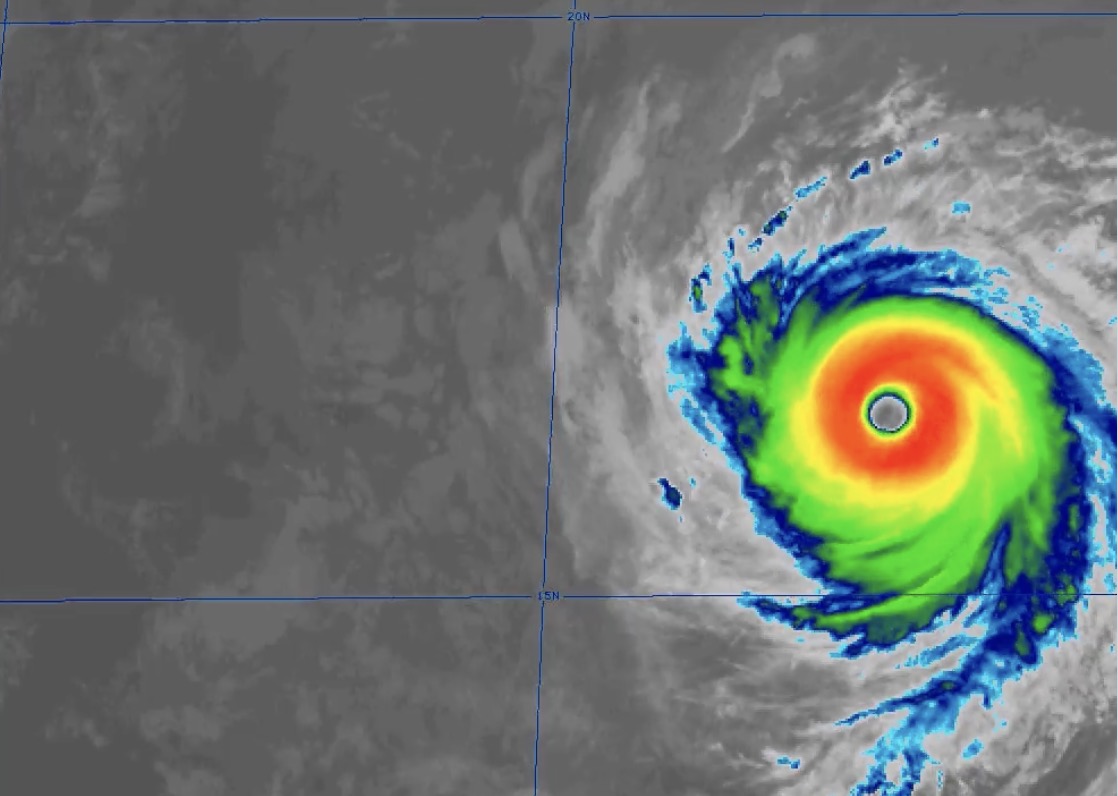 Mắt bão Kiko. Ảnh: NOAA