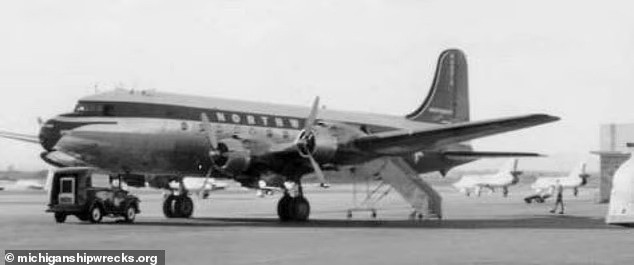 Một chiếc DC4 của hãng hàng không Northwest Airlines tương tự như chuyến bay 2501 của hãng hàng không Northwest Airlines DC4 bị mất tích vào năm 1950. hai-tam-giac-bi-an-an-chua-nhieu-bi-mat-chet-nguoi-hon-bermuda-2.jpg