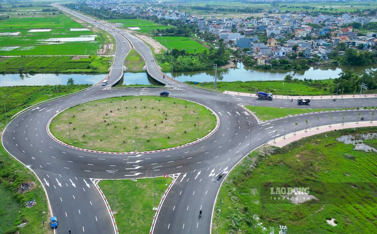 Toàn cảnh