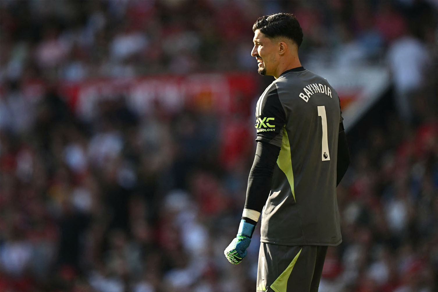 Altay Bayindir không thể là thủ môn đáng tin cậy của Man United.  Ảnh: AFP