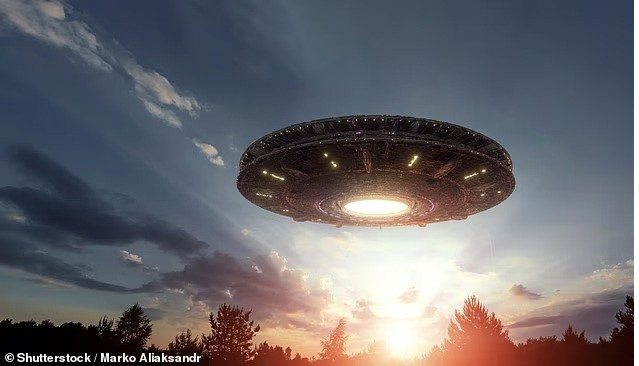 Một nghiên cứu mới khẳng định rằng người ngoài hành tinh đóng vai trò trong nguồn gốc sự sống trên Trái Đất