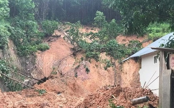 Tỉnh Thanh Hoá ban bố tình huống khẩn cấp về thiên tai gây sạt lở tại Trường THCS dân tộc bán trú Mường Lý.