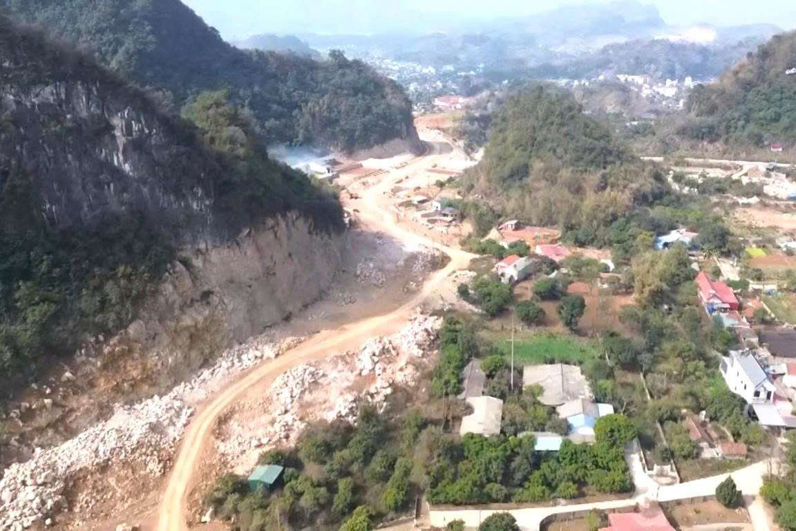 Khoảng 600 hộ dân bị ảnh hưởng đến việc thu hồi đất, giải phóng mặt bằng thực hiện dự án. Ảnh: Trường Sơn