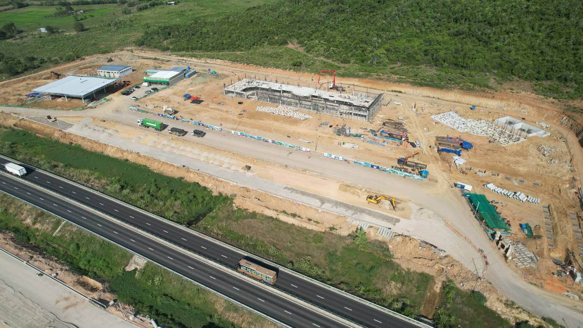 Trạm dừng nghỉ đang thi công tại Km205+092. Ảnh: Duy Tuấn