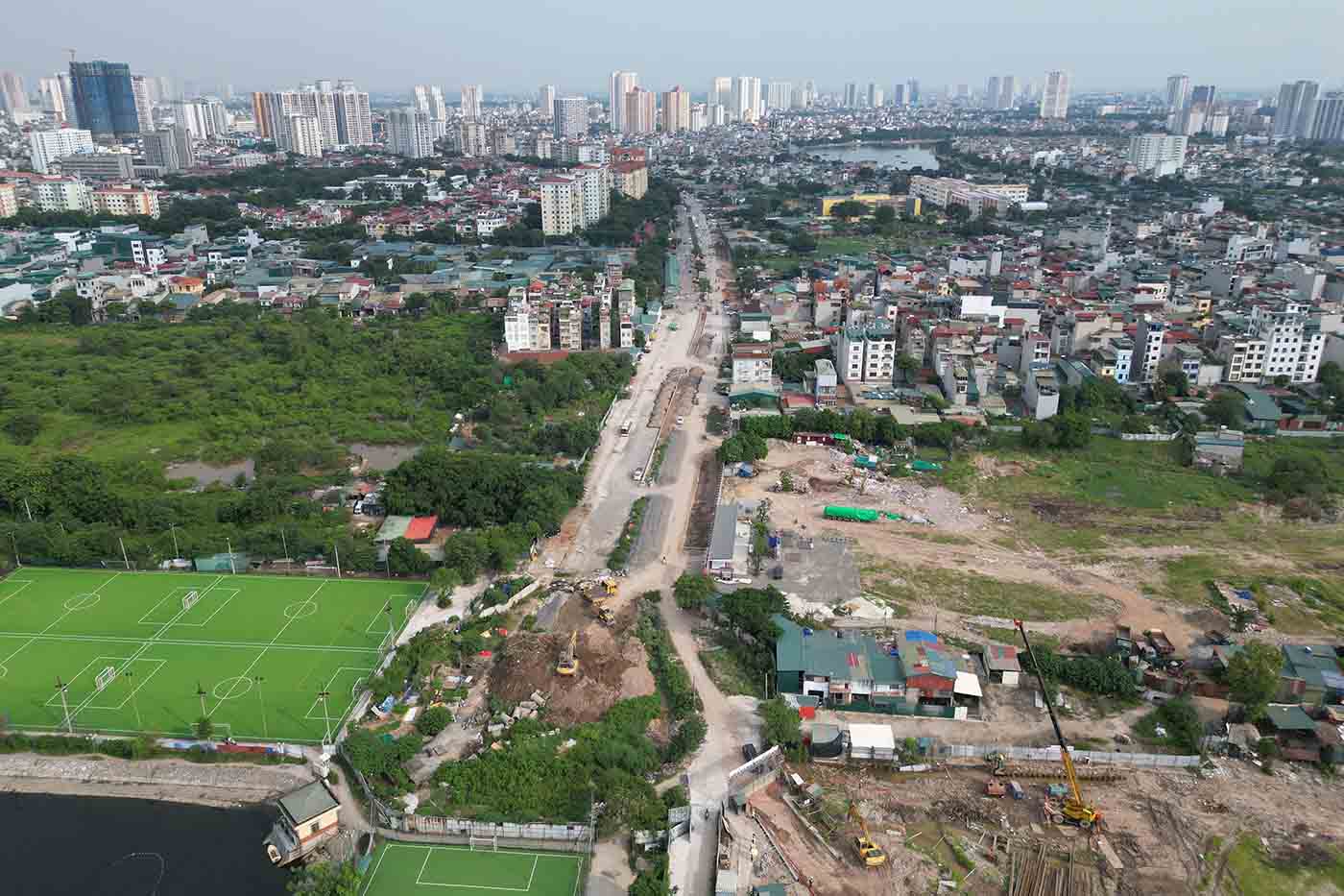 Dự án xây dựng đường Vành đai 2,5 đoạn Đầm Hồng - Quốc lộ 1 nhìn từ trên cao. Ảnh: Sóng Hữu