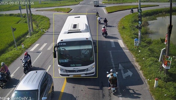 Nhiều chủ xe vừa bị phạt nguội lỗi đi ngược chiều, đè vạch