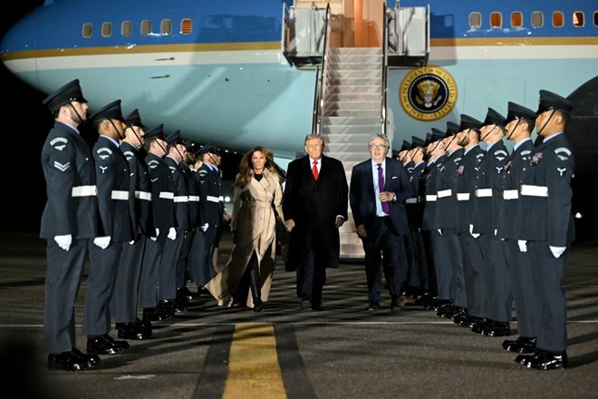 Tổng thống Trump bắt đầu thăm Anh cùng hợp đồng hàng chục tỉ USD