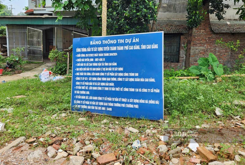 Thông tin các nhà thầu thi công đường tránh, dự án xây dựng gần 20 năm. Ảnh: Tân Văn