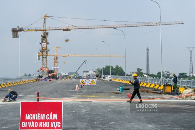 Người dân đếm ngày chờ cầu Phong Châu mới thông xe