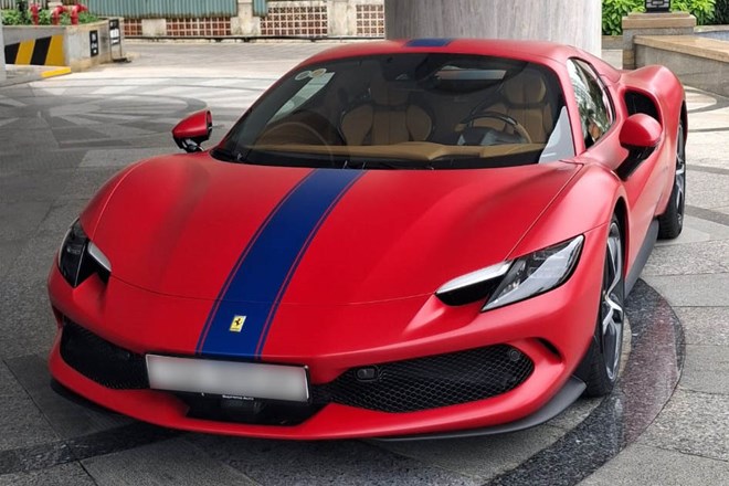 Ferrari 296 GTS cá nhân hóa Tailor Made xuất hiện tại TPHCM