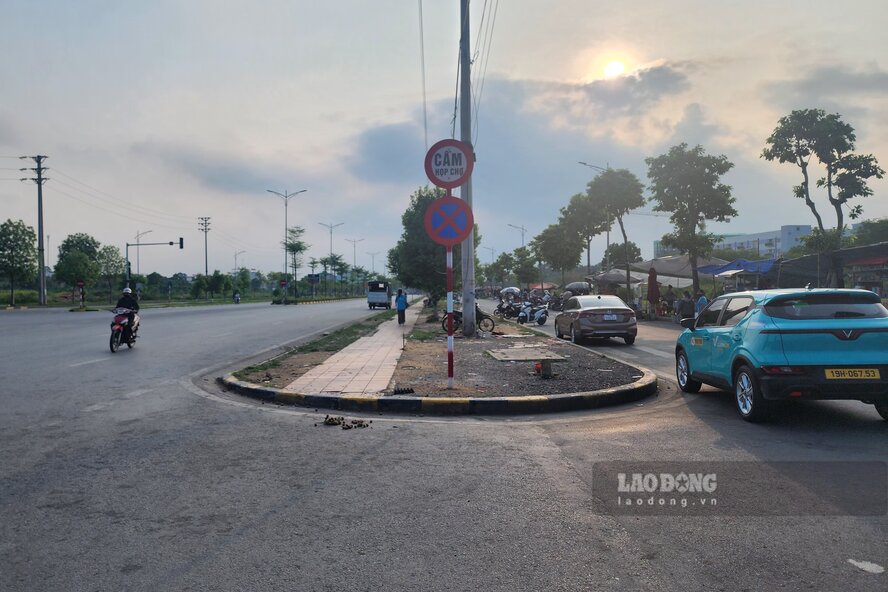 Nay tuyến đường Hùng Vương đã thông thoáng (đường phía bên trái). Ảnh: Tô Công.