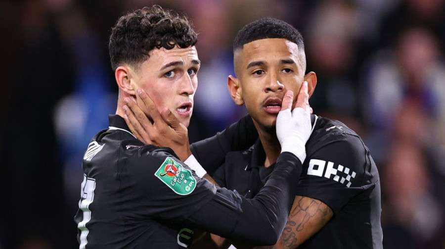 Phil Foden (trái) và Savinho cùng ghi bàn trong trận Man City thắng Huddersfield 2-0 ở vòng ba Cup Liên đoàn Anh hôm 25/9. man-1.jpg