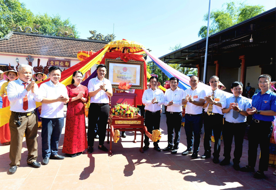 nguyen-hoanh-tu-hoang-giap-tiet-nghia-giua-thoi-binh-dao-8.jpg