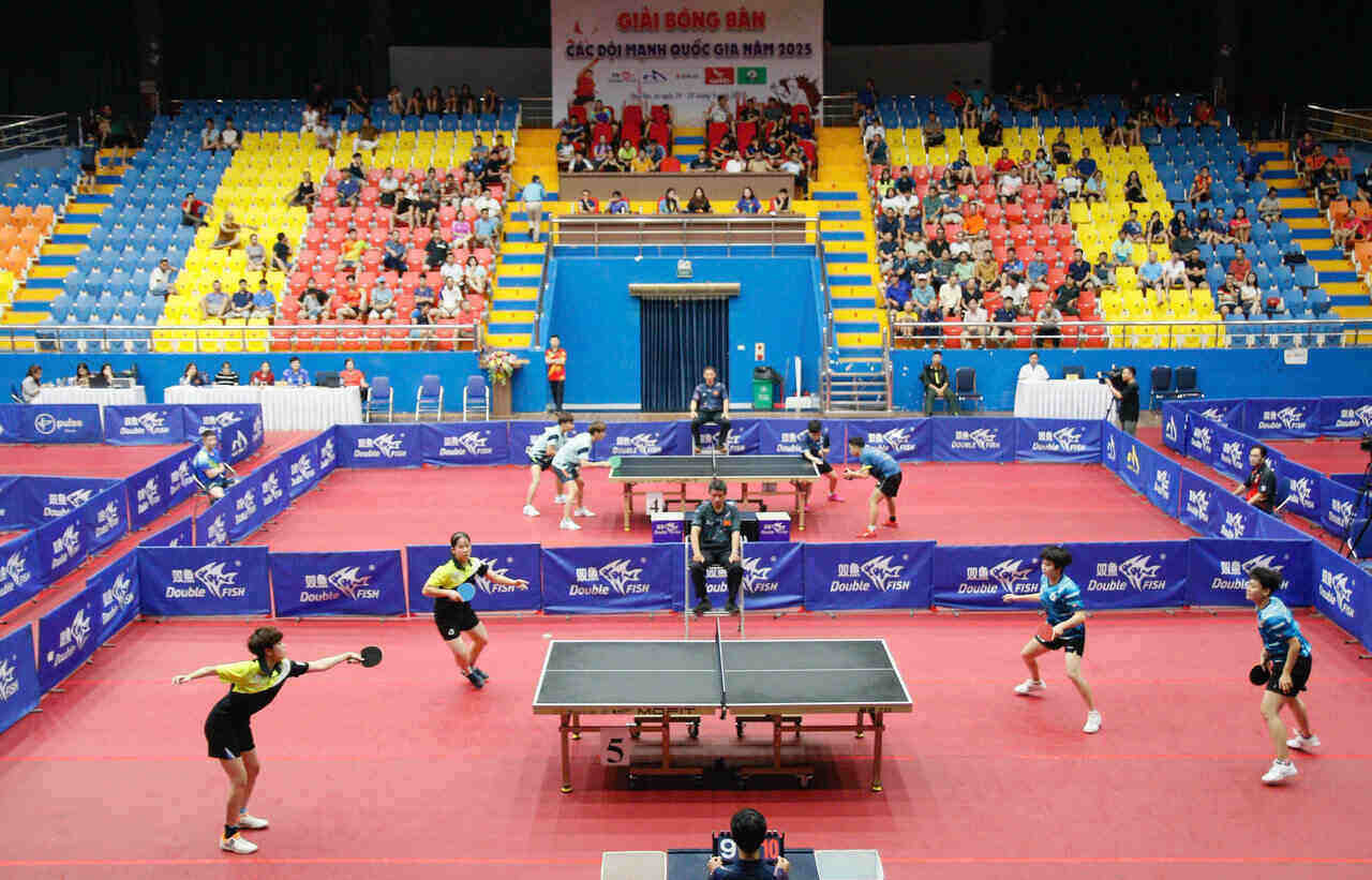 Toàn cảnh các trận thi đấu chung kết đôi nam và đôi nữ trong tối 25/9.