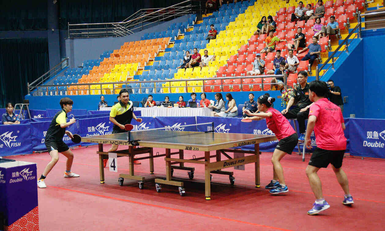 Trận chung kết nội dung đôi nam nữ giữa Công an Nhân dân T&T gặp Quân đội.