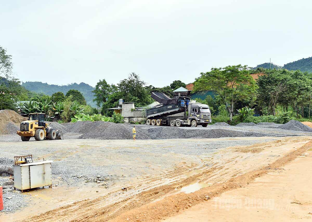 Dự án đường Hồ Chí Minh đoạn Ngã ba Chợ Chu - Trung Sơn. Ảnh: Thanh Phúc