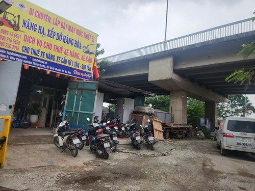 Loạt vi phạm hành lang an toàn cầu Thăng Long