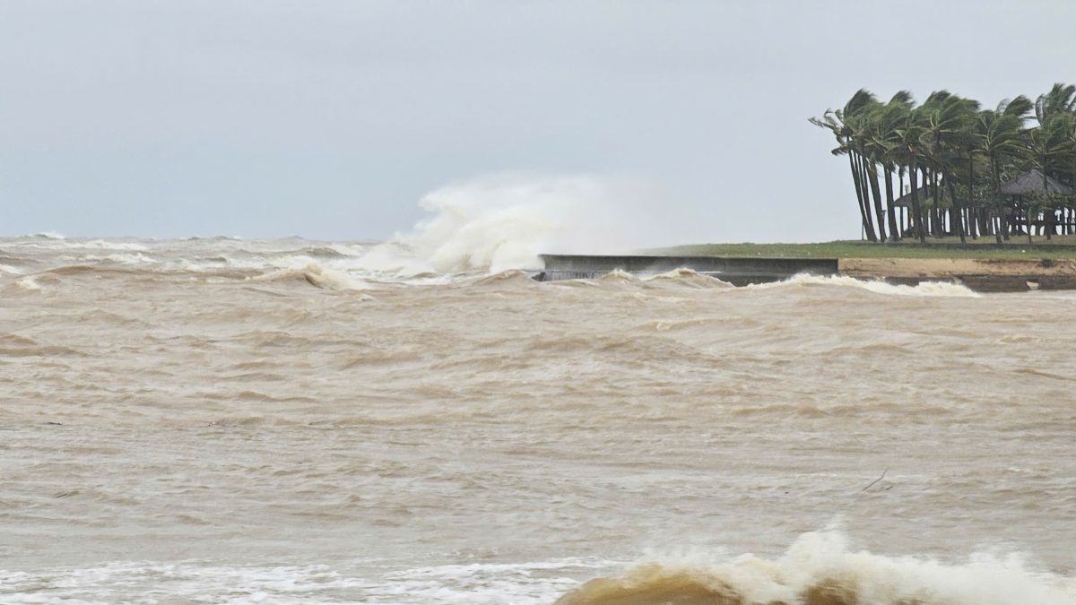 Gió mạnh, sóng lớn tại biển Nhật Lệ, tỉnh Quảng Trị trong sáng 28.9. Ảnh: Công Sáng