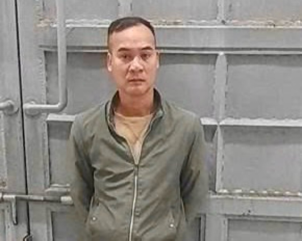 Đối tượng truy nã Huỳnh Văn Thương khi bị bắt giữ. Ảnh: Công an