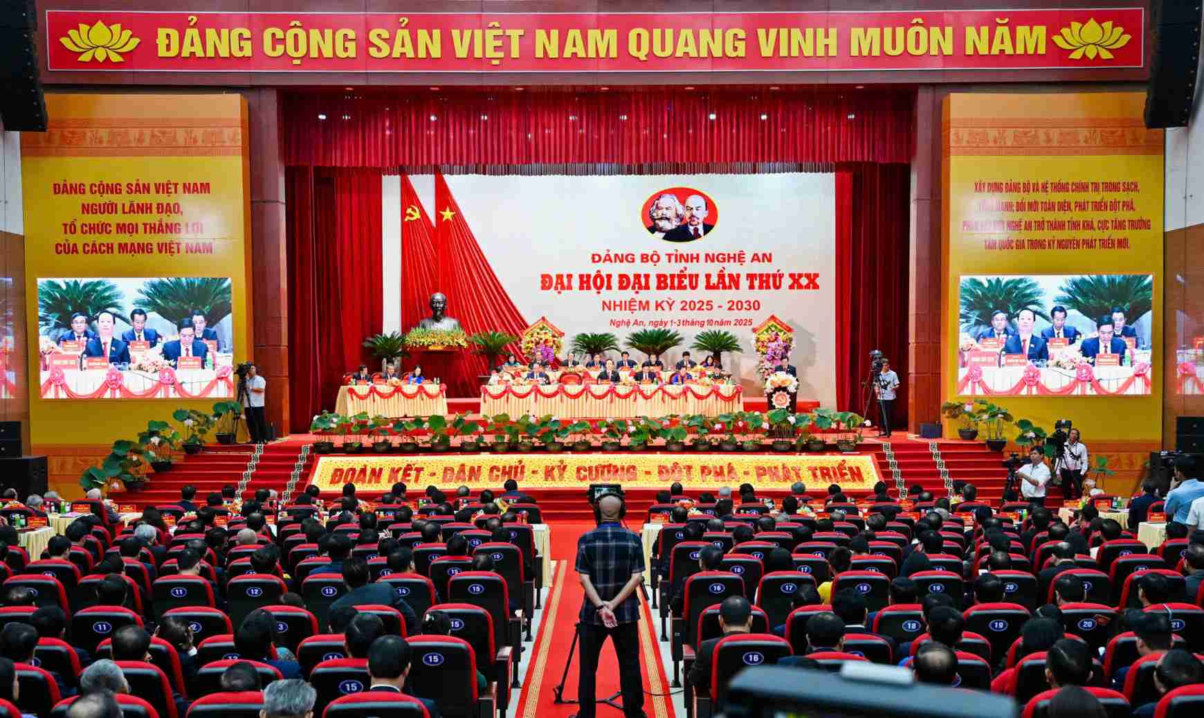 Trung ương kỳ vọng Nghệ An đột phá, phát triển. Ảnh: Ngọc Anh