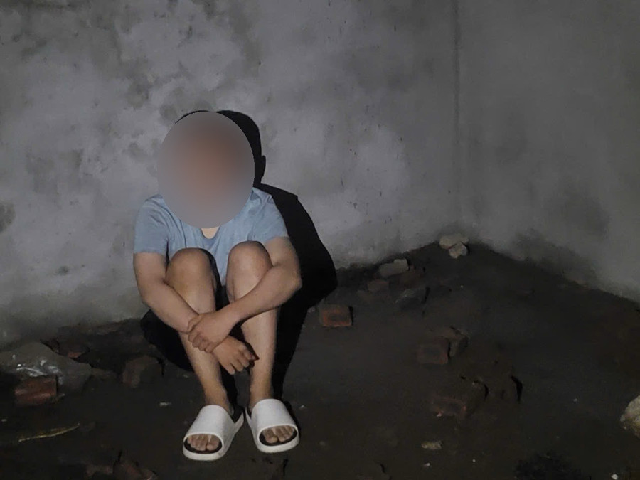 Cháu Đ. bị nhóm lừa đảo ép đến căn nhà bỏ hoang.