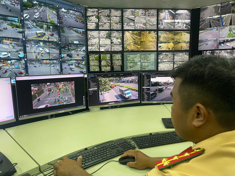 Trung tâm chỉ huy theo dõi và xử lý vi phạm giao thông qua camera ở TPHCM. Ảnh: Phúc Uyên.