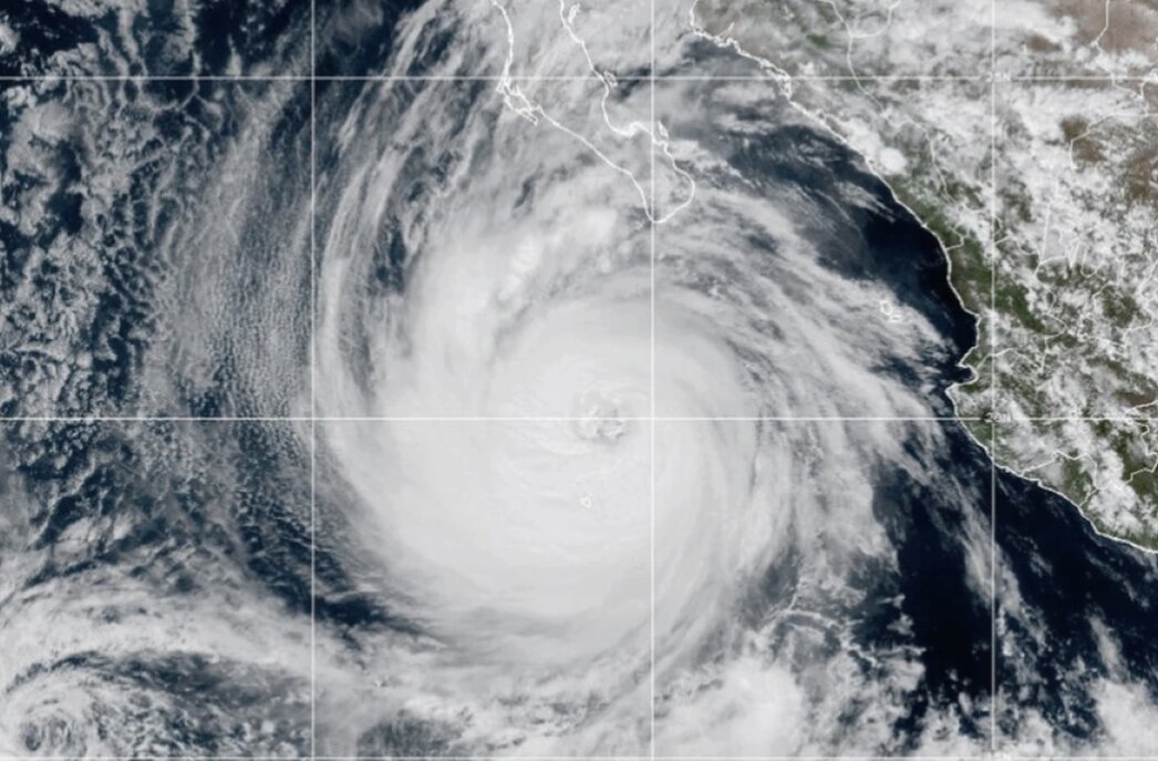 Bão cuồng phong Priscilla. Ảnh: NOAA