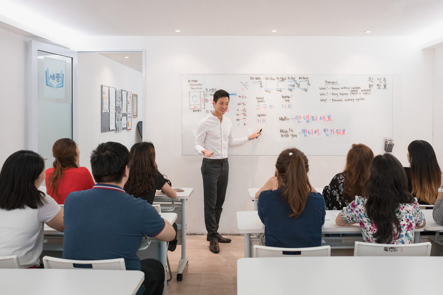 Nhiều người trẻ Hàn Quốc đăng ký học tiếng Ukraine, Ba Lan…