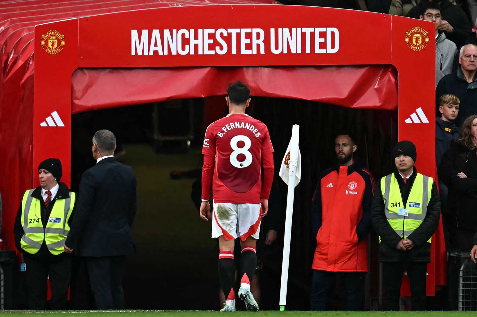 Bruno Fernandes cần một người hỗ trợ phía sau như Adam Wharton. Ảnh: AFP