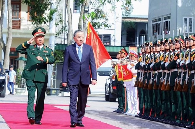 Tổng Bí thư Tô Lâm trao tặng Huân chương Hồ Chí Minh cho Quân khu 4