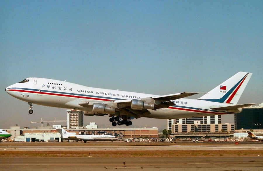 Phi đội máy bay chở khách Boeing của Trung Quốc trước nguy cơ "nằm đất". b-198-boeing-747-2r7f-china-airlines-cargo-los-angeles-ca-october-1990.jpg