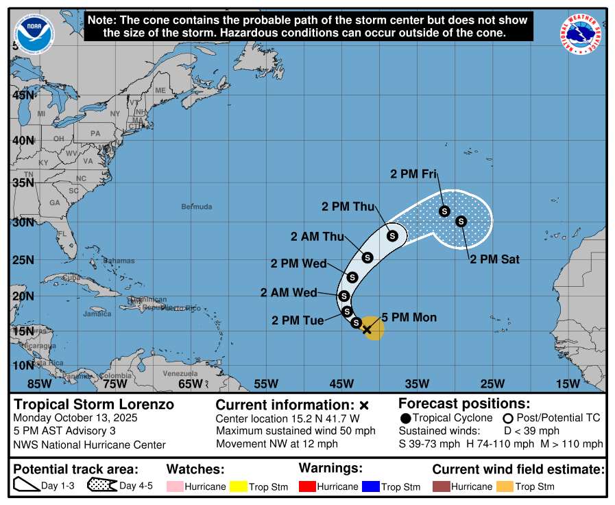 Dự báo đường đi của bão số 12 Lorenzo. Ảnh: NOAA